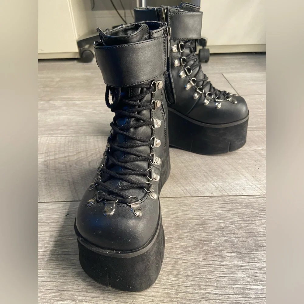 Size 8 Kera 21 boots by Demonia - Picture 7 of 11